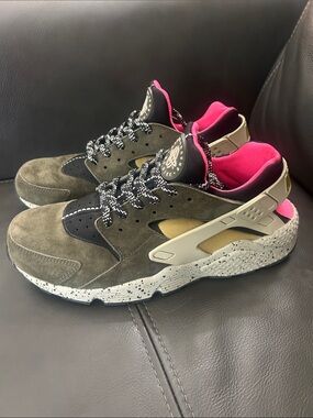 Nike Air Huarache Premium Desert Moss Suede Sneakers with Hot Pink Lining